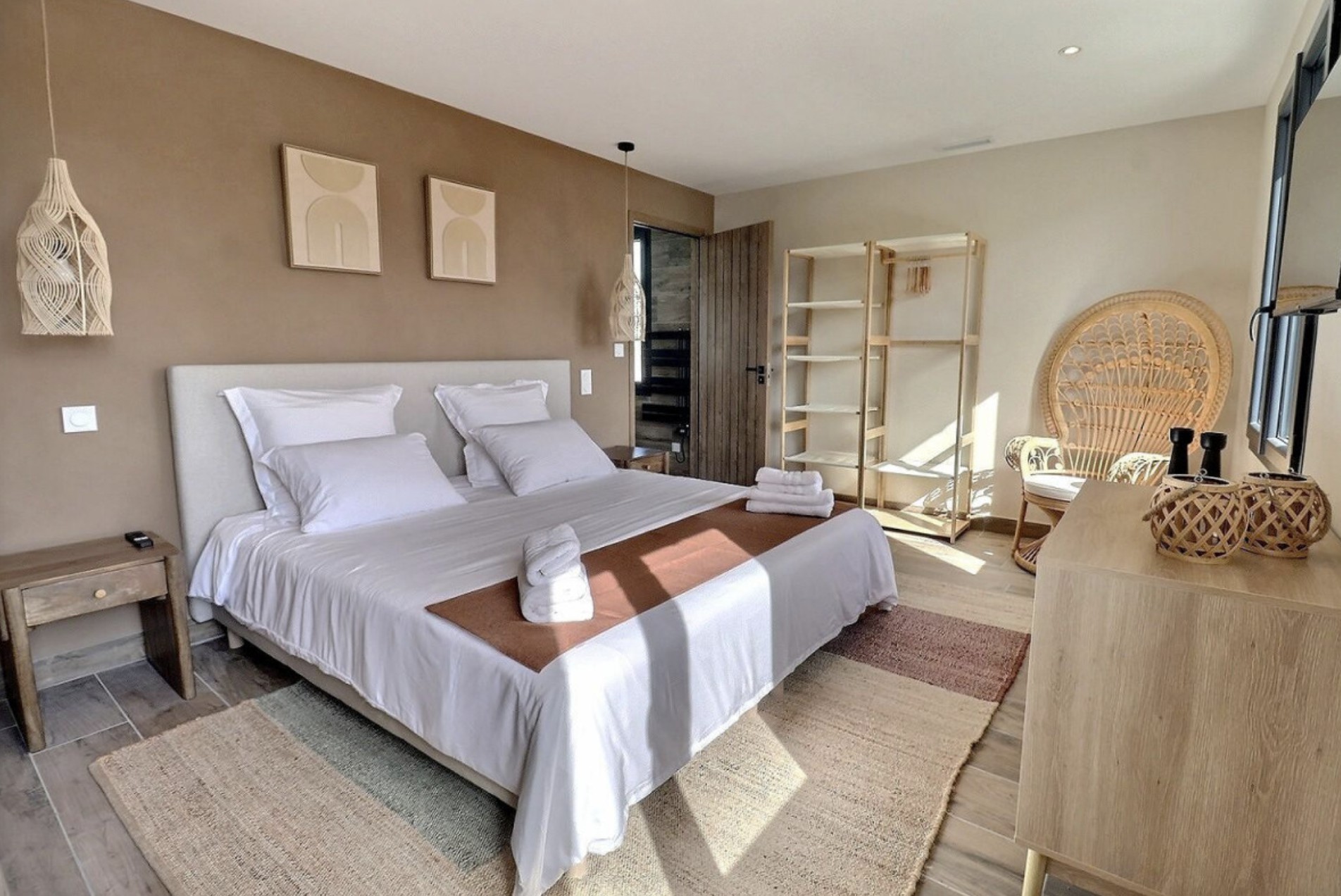 Chambre avec salle de bain privative